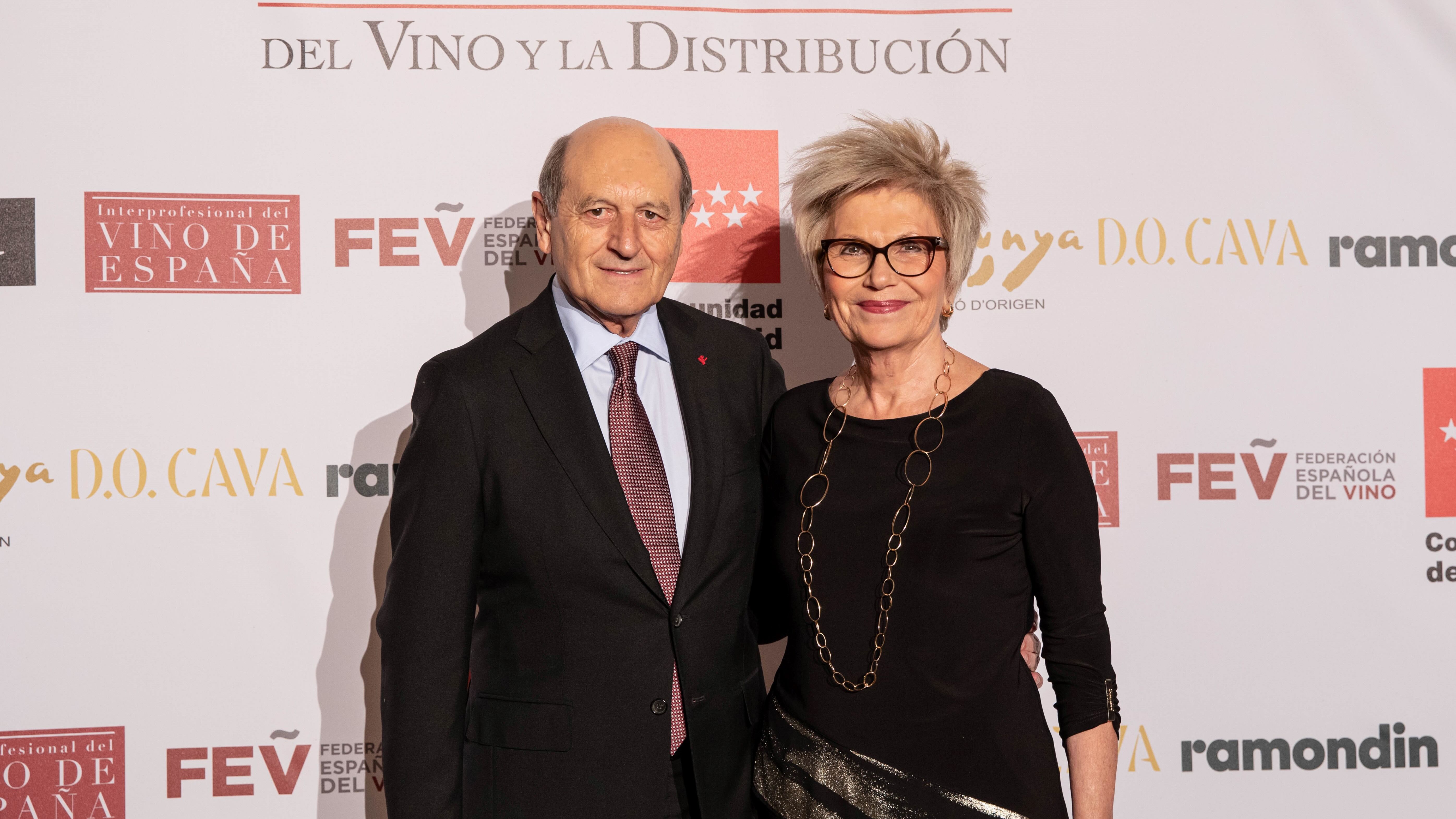 MEJOR DISTRIBUIDORA INDEPENDIENTE  DE LOS PREMIOS EMPRESARIALES “MERCADO DEL VINO Y LA DISTRIBUCIÓN”